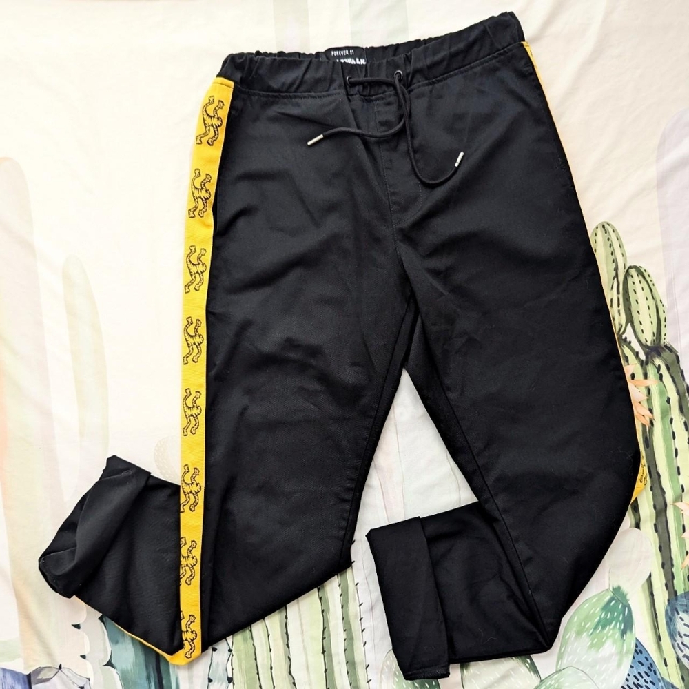 2022 Forever 21 x Airwalk Men Black & Yellow Tiger Men Stripe Drawstring Pants